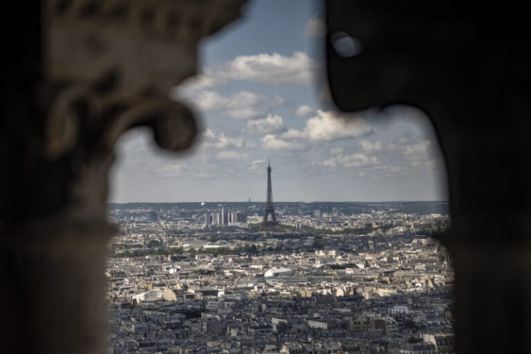 distant-view-eiffel-tower-historys-secrets-seminar