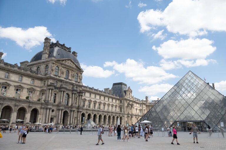 paris-academia-louvre