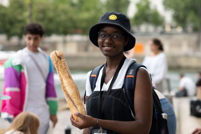 student-baguette-french-language-seminar