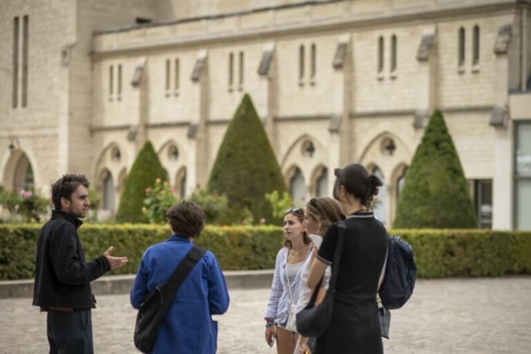 student-group-conversing-french-language