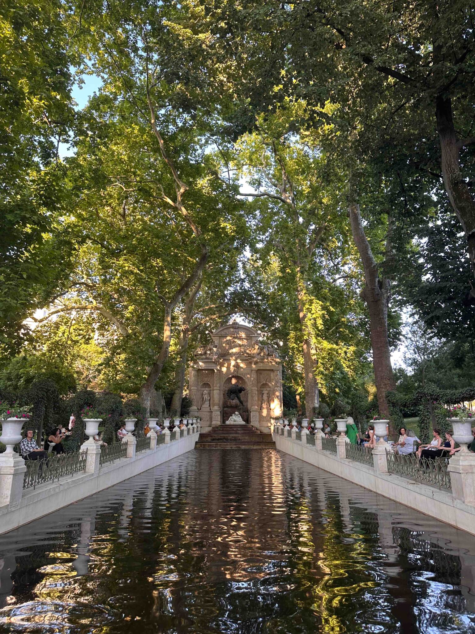 Trees and pond in Jardin du Luxembourg