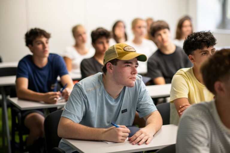 oa-barcelona-business-students-classroom-lanigan