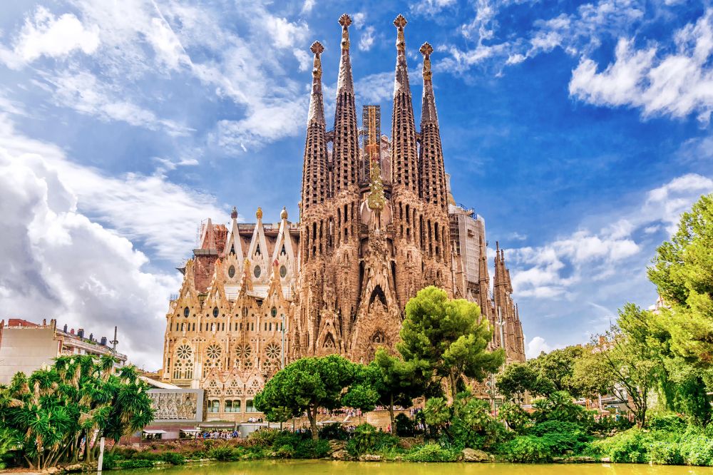 sagrada-familia-barcelona-adobe